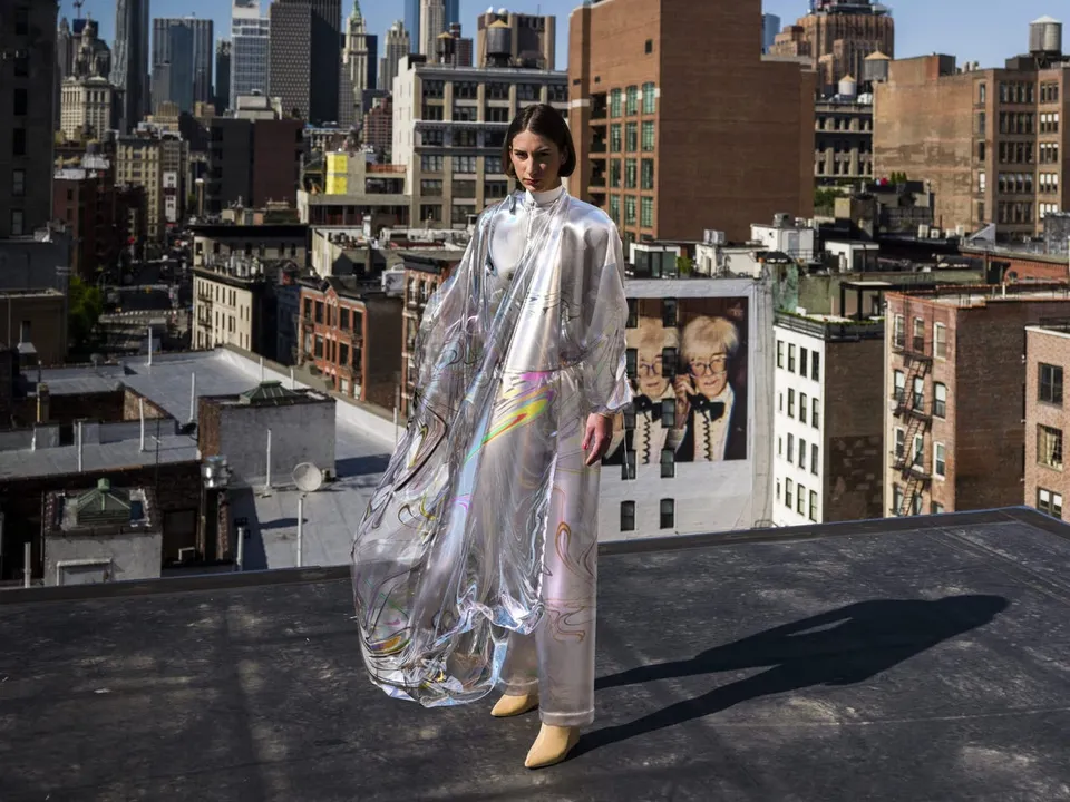 The FabricantとDapper LabsによるデジタルファッションNFT「Iridescence」の参考画像